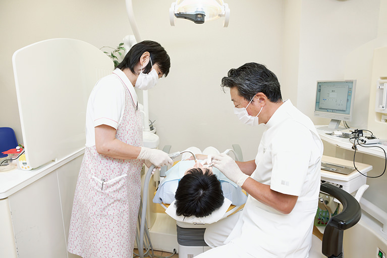 ひとりの患者さんにひとりの歯科衛生士がつく「担当制」を導入しています